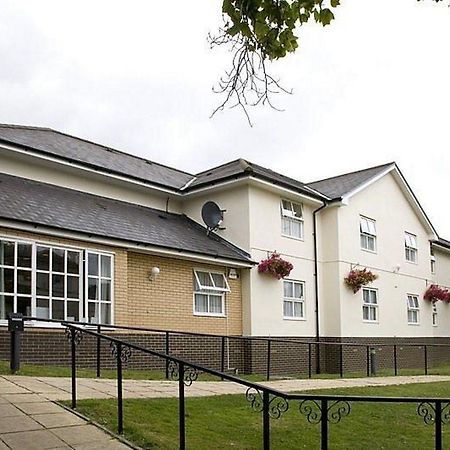 Premier Inn Epsom Central Eksteriør billede