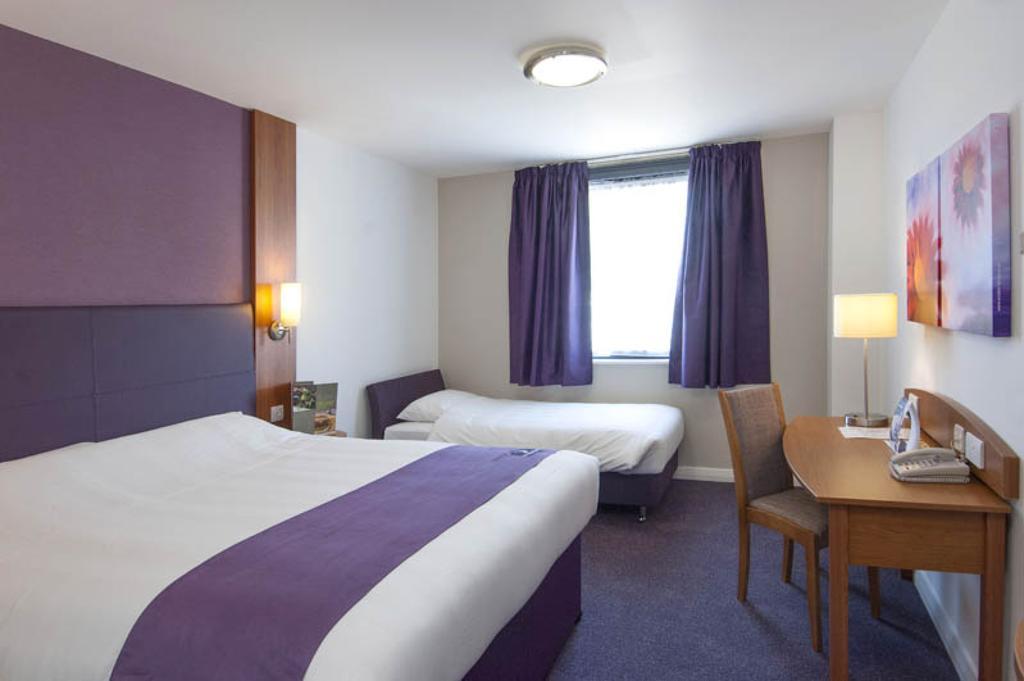 Premier Inn Epsom Central Værelse billede