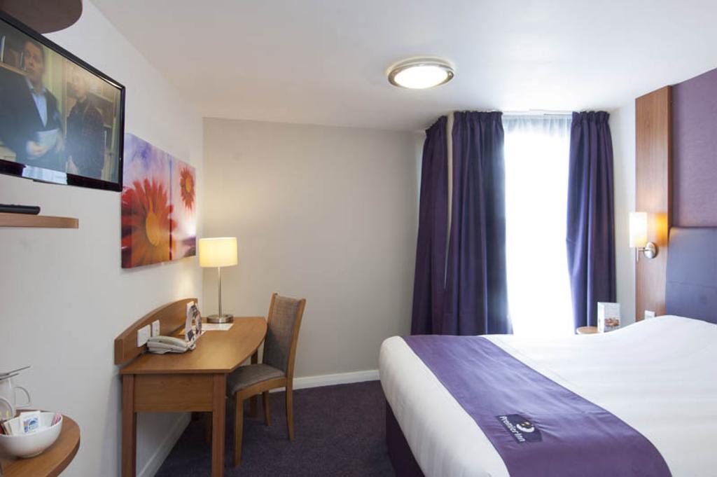 Premier Inn Epsom Central Værelse billede