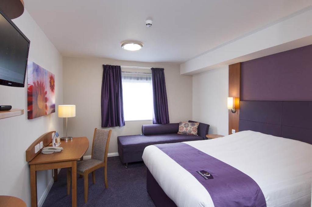 Premier Inn Epsom Central Værelse billede
