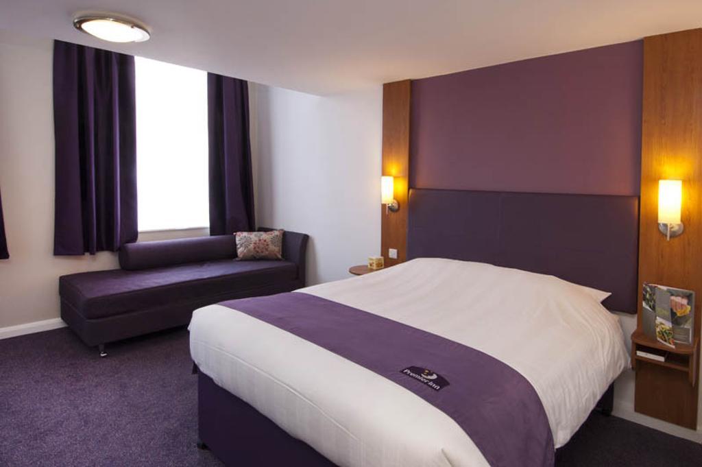 Premier Inn Epsom Central Værelse billede