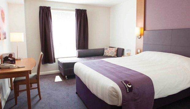 Premier Inn Epsom Central Eksteriør billede